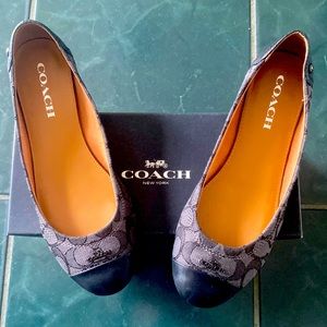 COACH New York Woman's Shoes (Worn Twice) Perfect Condition Size 8. Black/Black